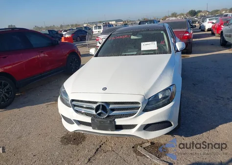 2016 Mercedes-Benz C 300 4Matic из США, поврежденный, VIN 55SWF4KB1GU112637